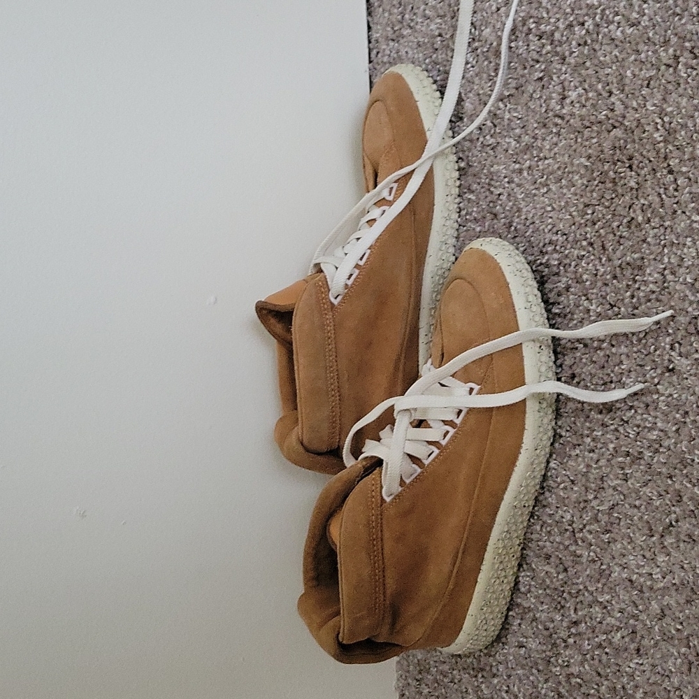 8.5 oxs tan shoes